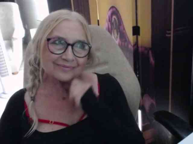 BlondeSofia webcam