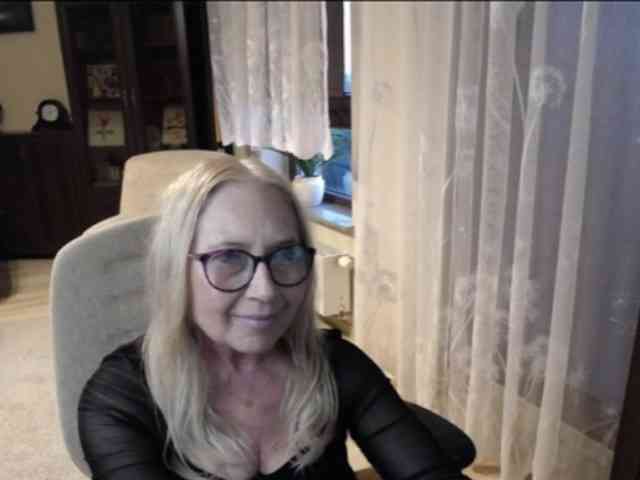 BlondeSofia webcam