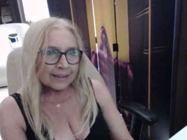 BlondeSofia webcam