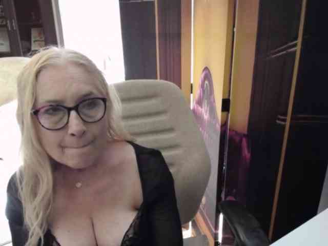 BlondeSofia webcam