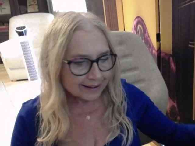 BlondeSofia webcam