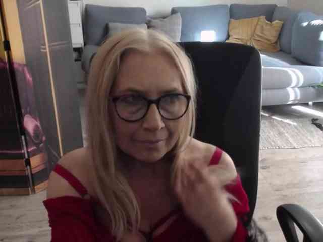 BlondeSofia webcam