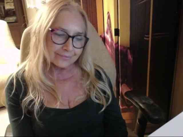 BlondeSofia's webcam live show