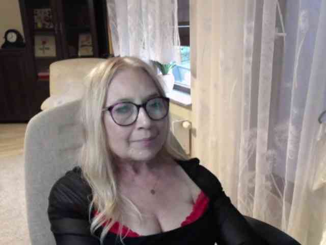 BlondeSofia webcam
