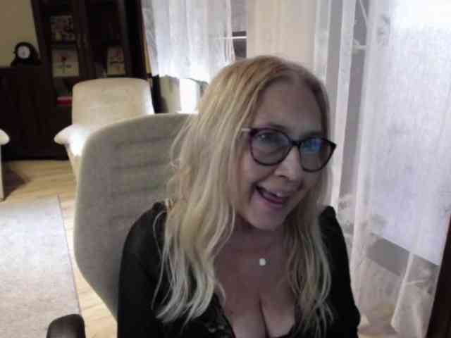 BlondeSofia webcam