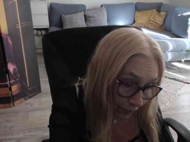 BlondeSofia webcam