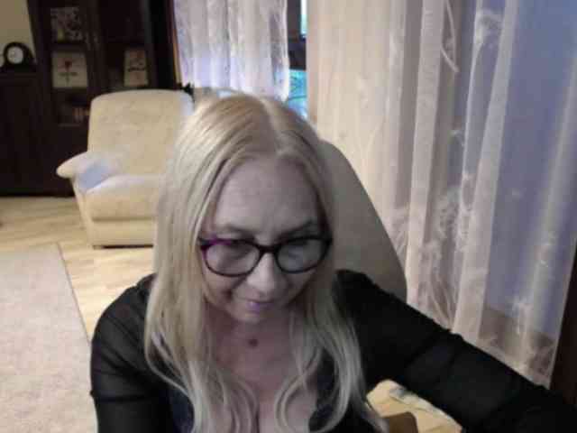BlondeSofia webcam