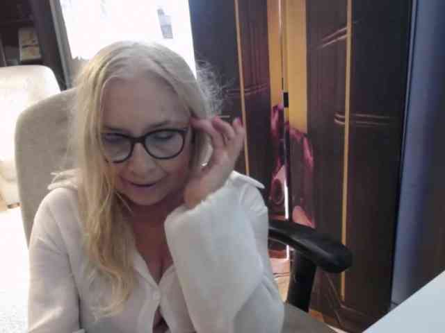 BlondeSofia webcam