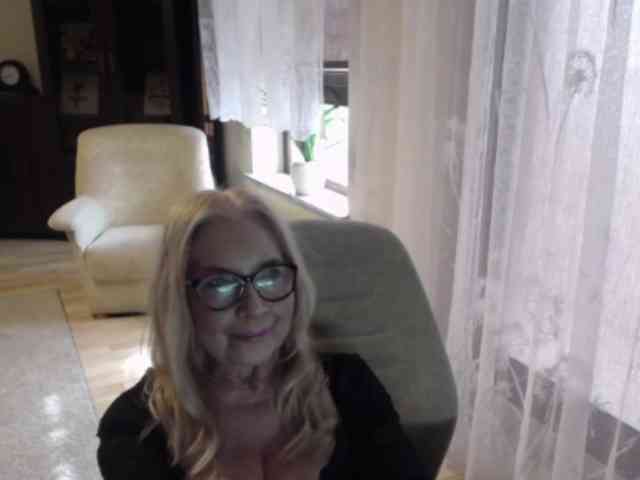 BlondeSofia webcam