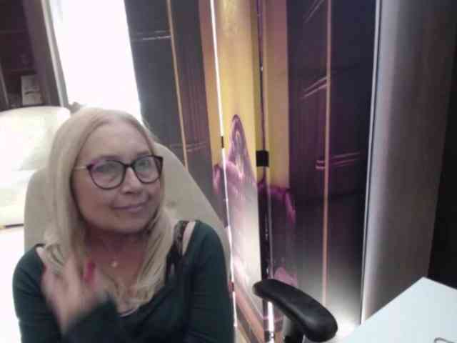 BlondeSofia webcam