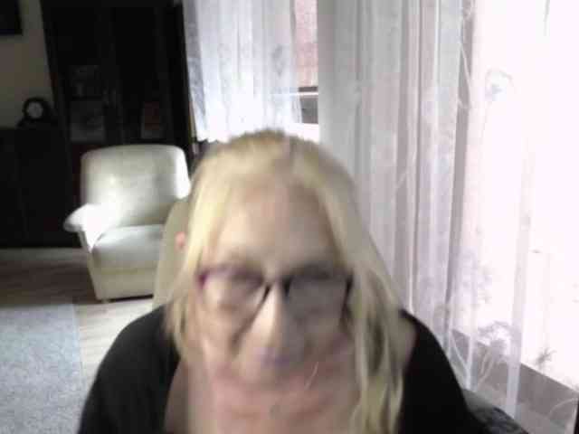 BlondeSofia webcam