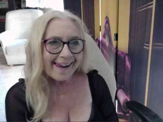 BlondeSofia webcam