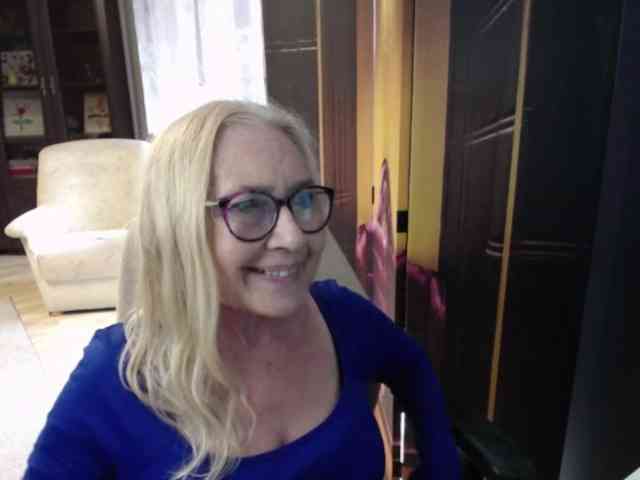 BlondeSofia webcam