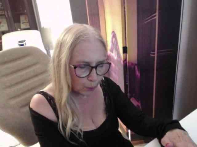 BlondeSofia webcam