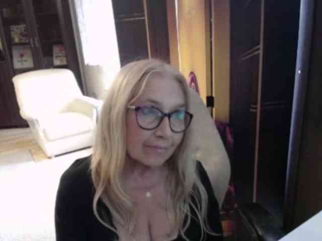 BlondeSofia webcam
