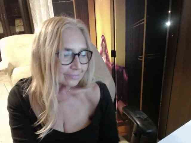 Model: BlondeSofia
