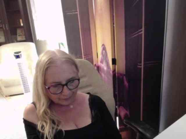 BlondeSofia webcam