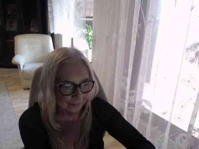BlondeSofia webcam