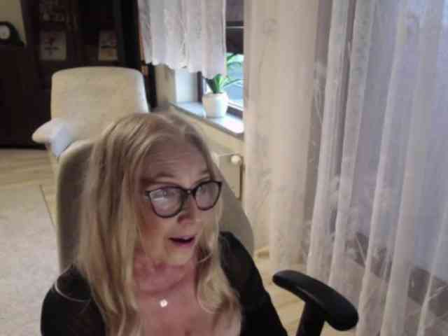BlondeSofia webcam