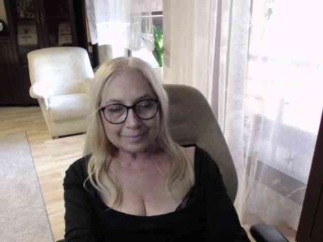BlondeSofia webcam