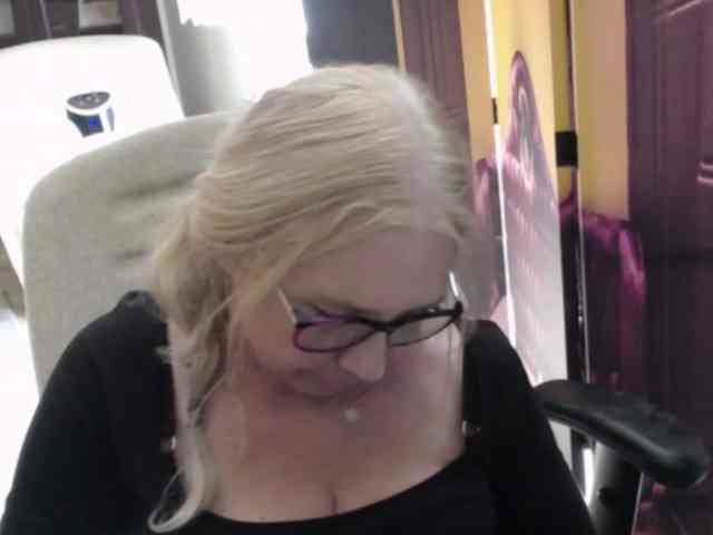BlondeSofia webcam