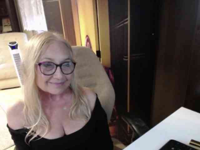 BlondeSofia webcam