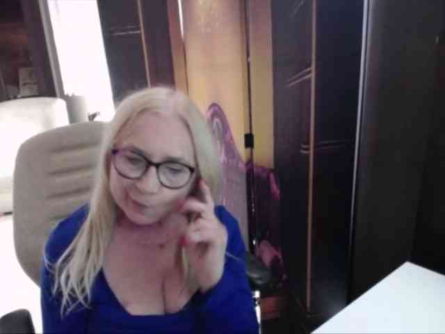 BlondeSofia webcam