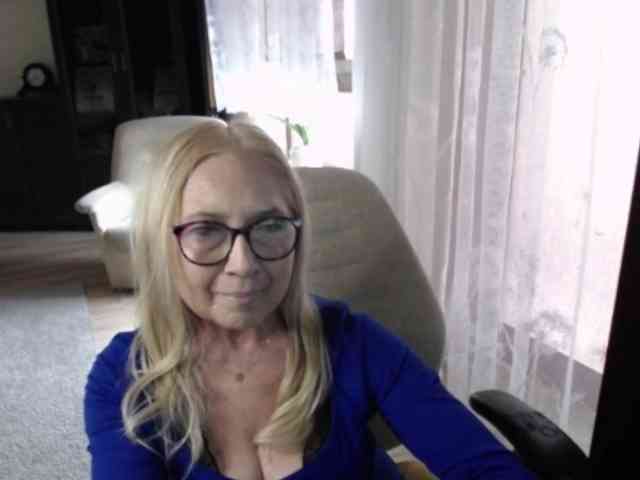 BlondeSofia webcam