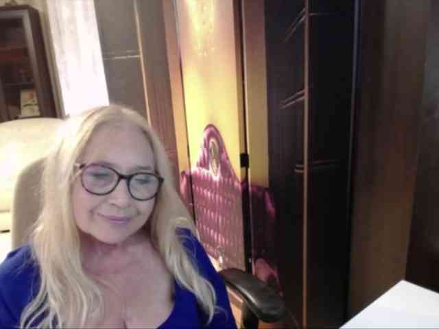 BlondeSofia webcam