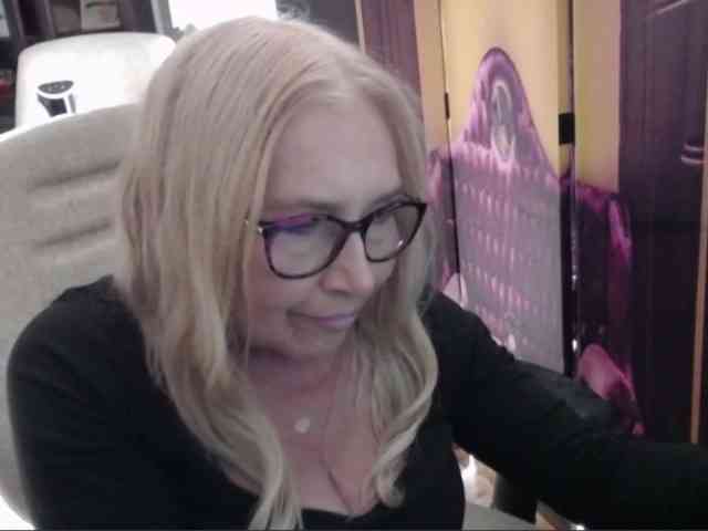 BlondeSofia webcam