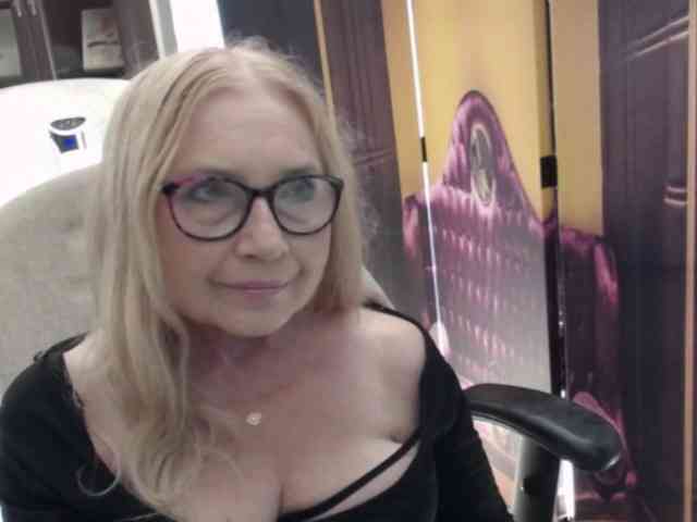 BlondeSofia webcam