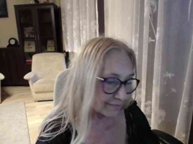BlondeSofia webcam