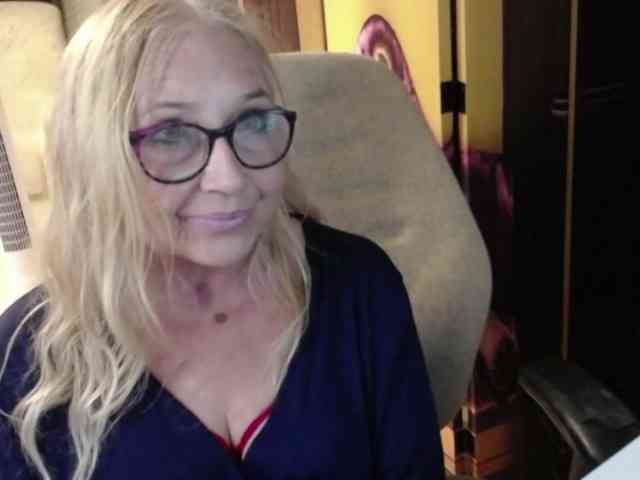 BlondeSofia webcam