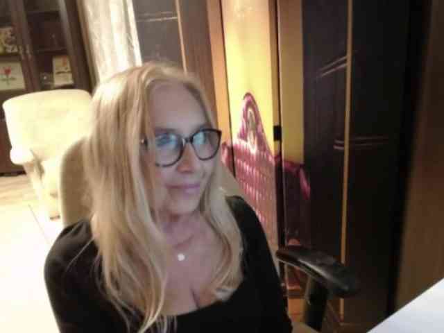 BlondeSofia webcam