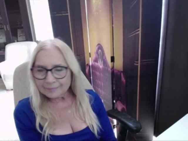 BlondeSofia webcam
