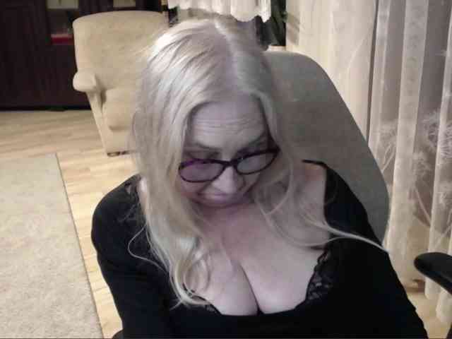 BlondeSofia webcam