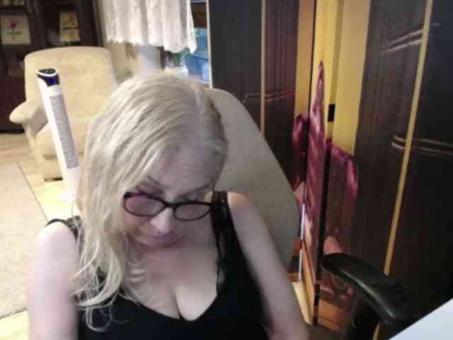 BlondeSofia webcam