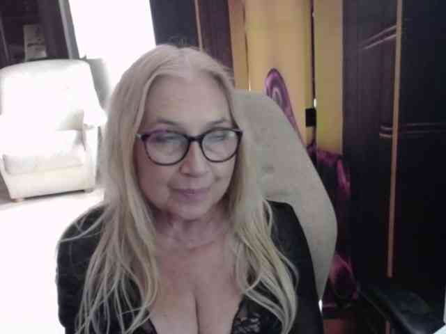 Model: BlondeSofia
