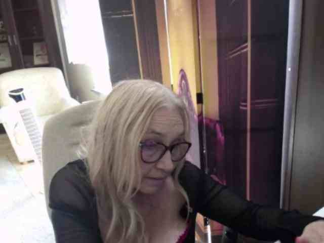 BlondeSofia webcam