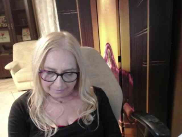 BlondeSofia webcam