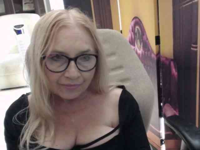 BlondeSofia webcam