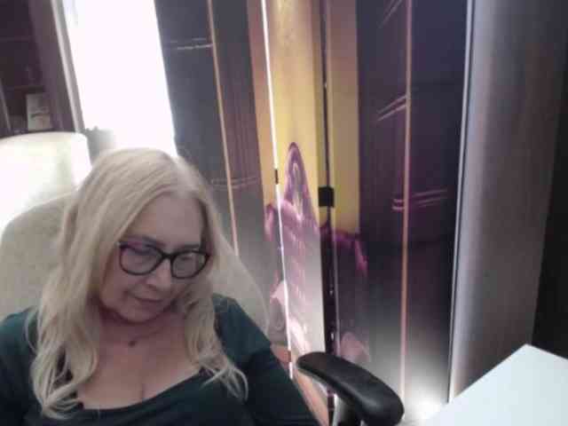 BlondeSofia webcam