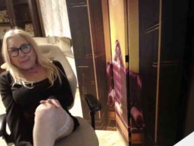Model: BlondeSofia
