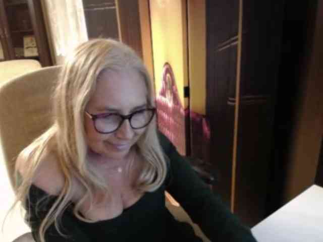 BlondeSofia webcam