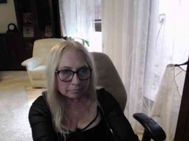 BlondeSofia webcam