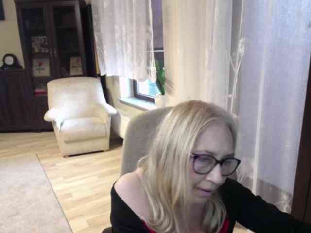 BlondeSofia webcam