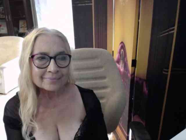BlondeSofia webcam