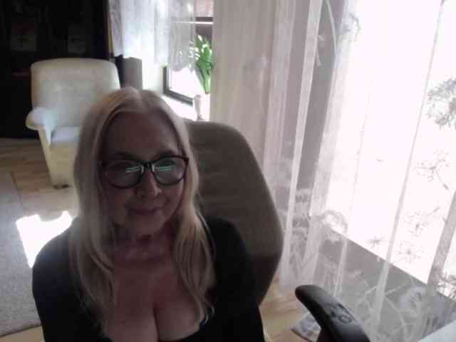BlondeSofia webcam