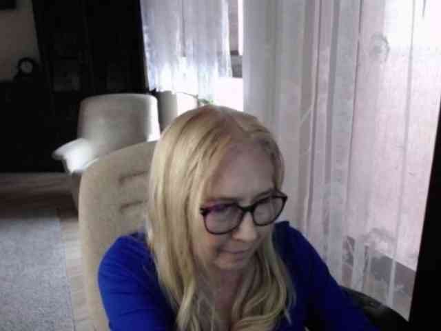 BlondeSofia webcam