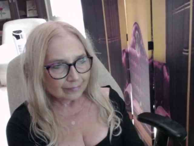 Model: BlondeSofia
